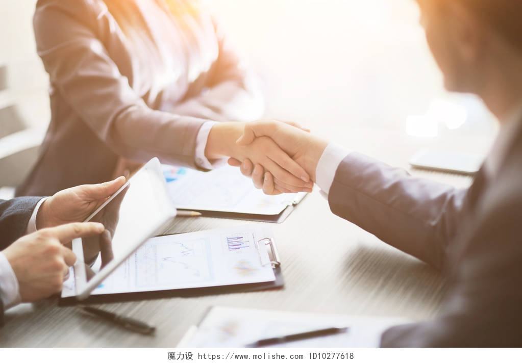 商人们握手签约成功合作合作团结握手企业团结团结人物合作平台商务人士合作握手